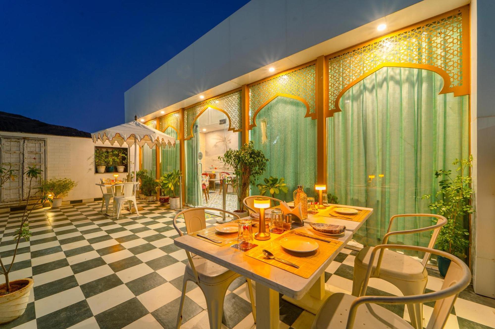 Hotel Hinduja Mehrangarh Fort Джодпур Екстериор снимка