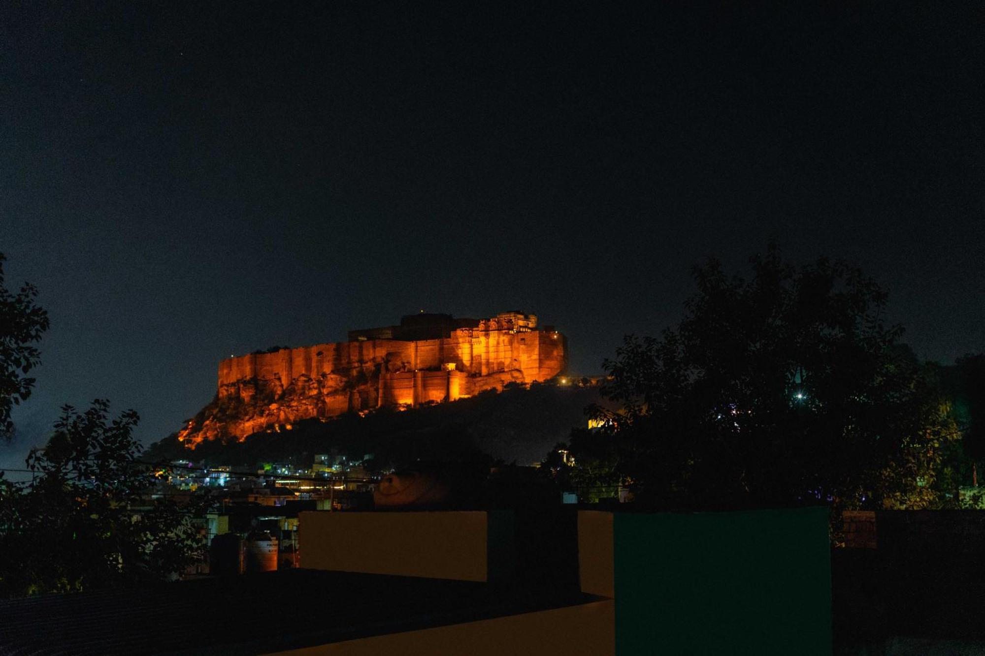 Hotel Hinduja Mehrangarh Fort Джодпур Екстериор снимка
